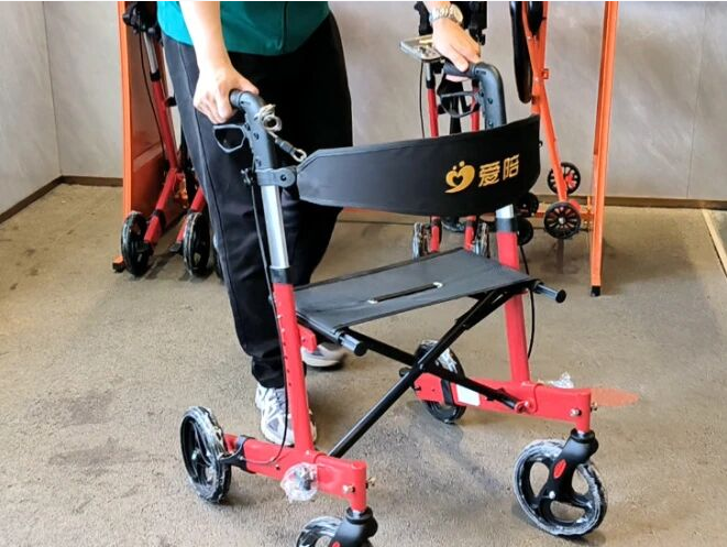 愛陪共享助步車，填補中國從拐杖到輪椅的空白